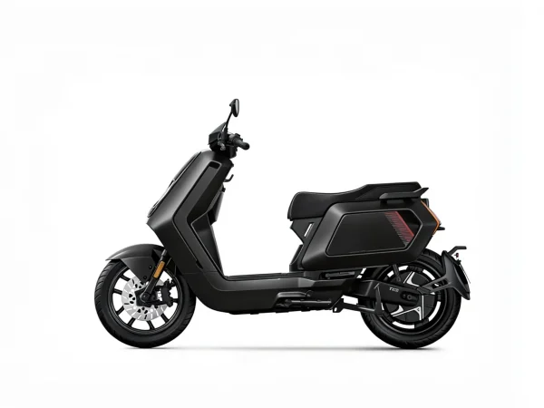 moto negra de lado5