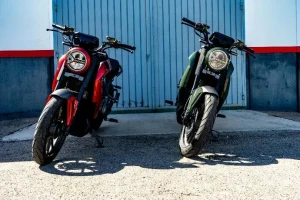 Dos motos electricas de la marca Velca, modelo Velca Nude