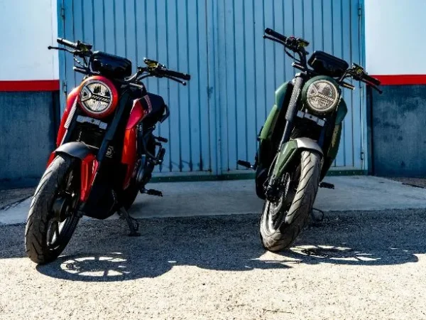 Dos motos electricas de la marca Velca, modelo Velca Nude